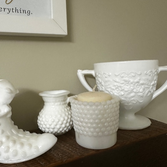 Eight pieces of Antique White Milk Glass Collection. This was all inherited - Picture 4 of 10